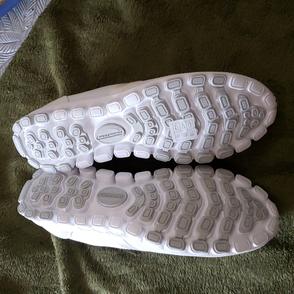 Skechers Shoes - Picture 2 of 6